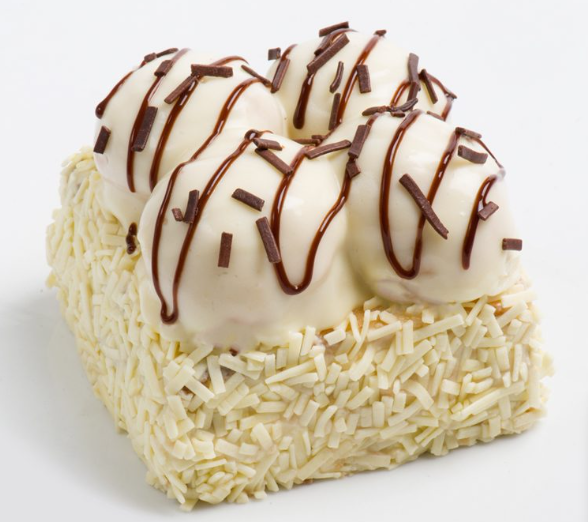Beyaz Profiterollü Pasta